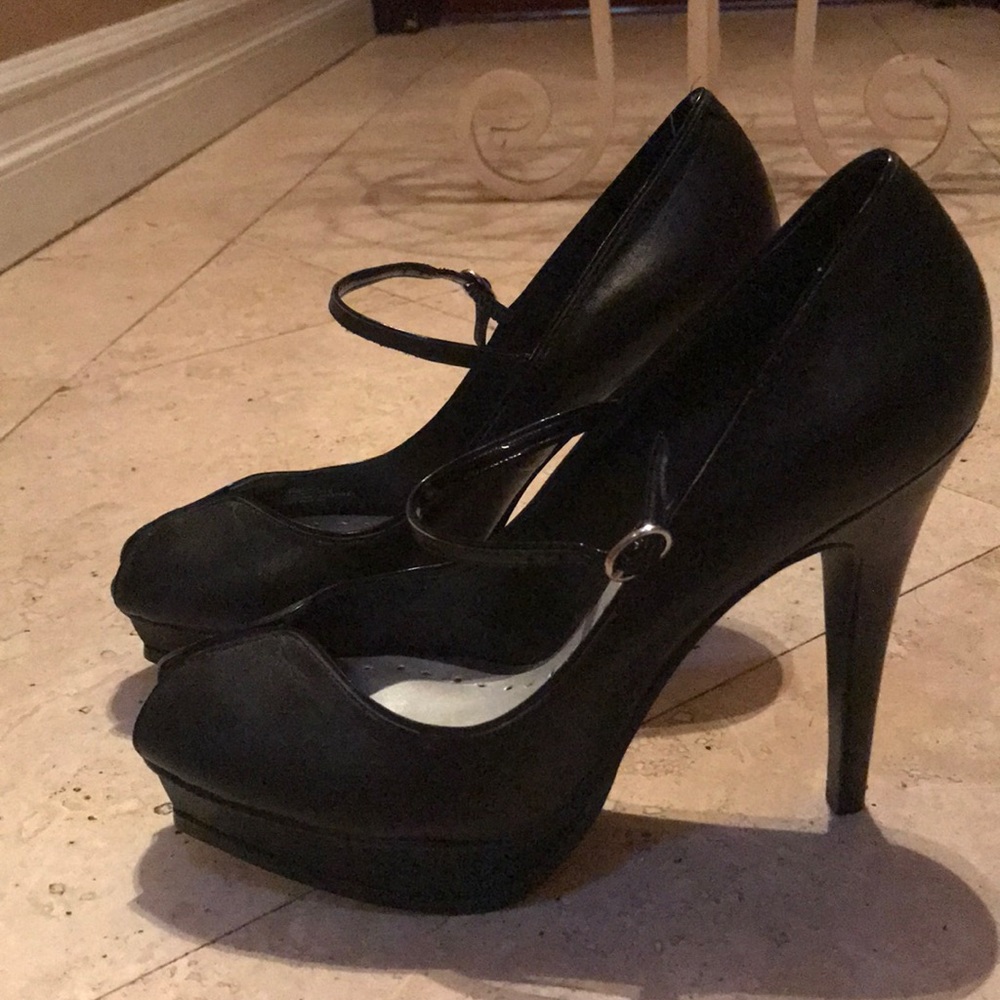 BCBG HEELS